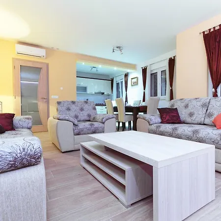 Natasha Villa Makarska