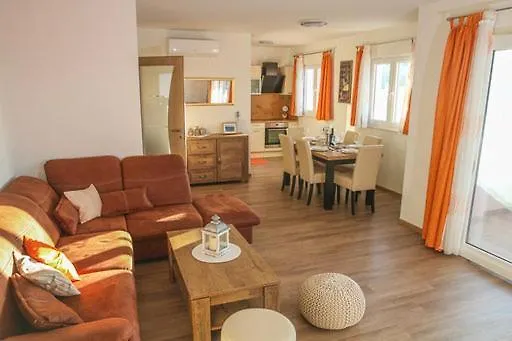 Natasha * מאקרסקה